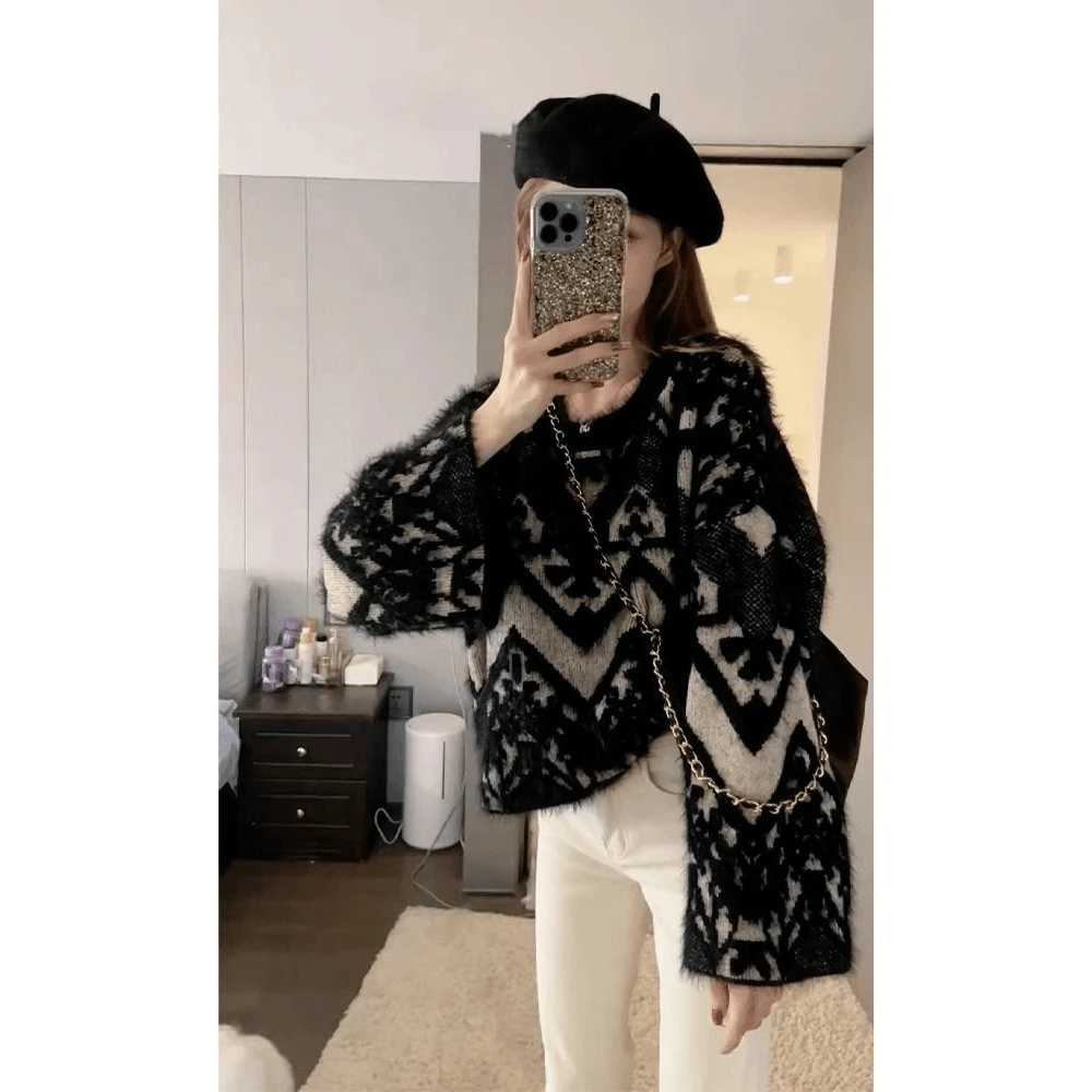 新款设计感圆领针织毛衣女2024秋冬新款韩版宽松短款套头上衣