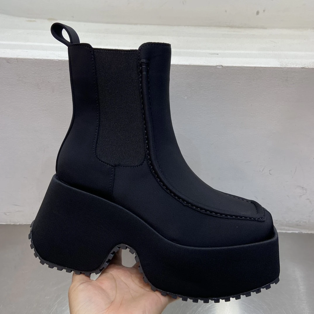 广州网红短靴 广州时尚女鞋厚底圆头秋季加绒冬季黑色秋冬粗跟