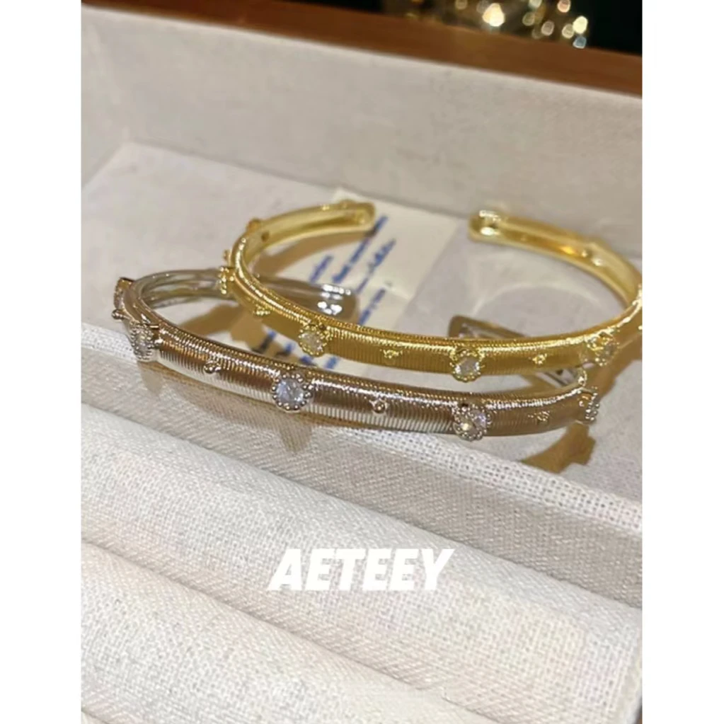AETEEY 铜合金合成锆石手镯 意大利拉丝工艺复古宫廷开口手镯T77
