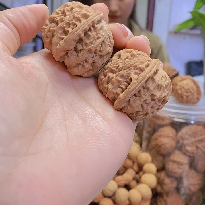 【闪购商品】文玩核桃把件38.5大肚白狮子