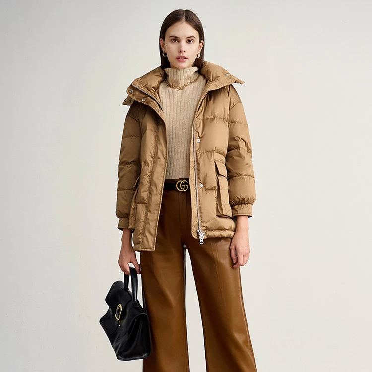 法曼萱咖色时尚连帽羽绒服女短款新款冬季品牌加厚泡芙外套YRF156