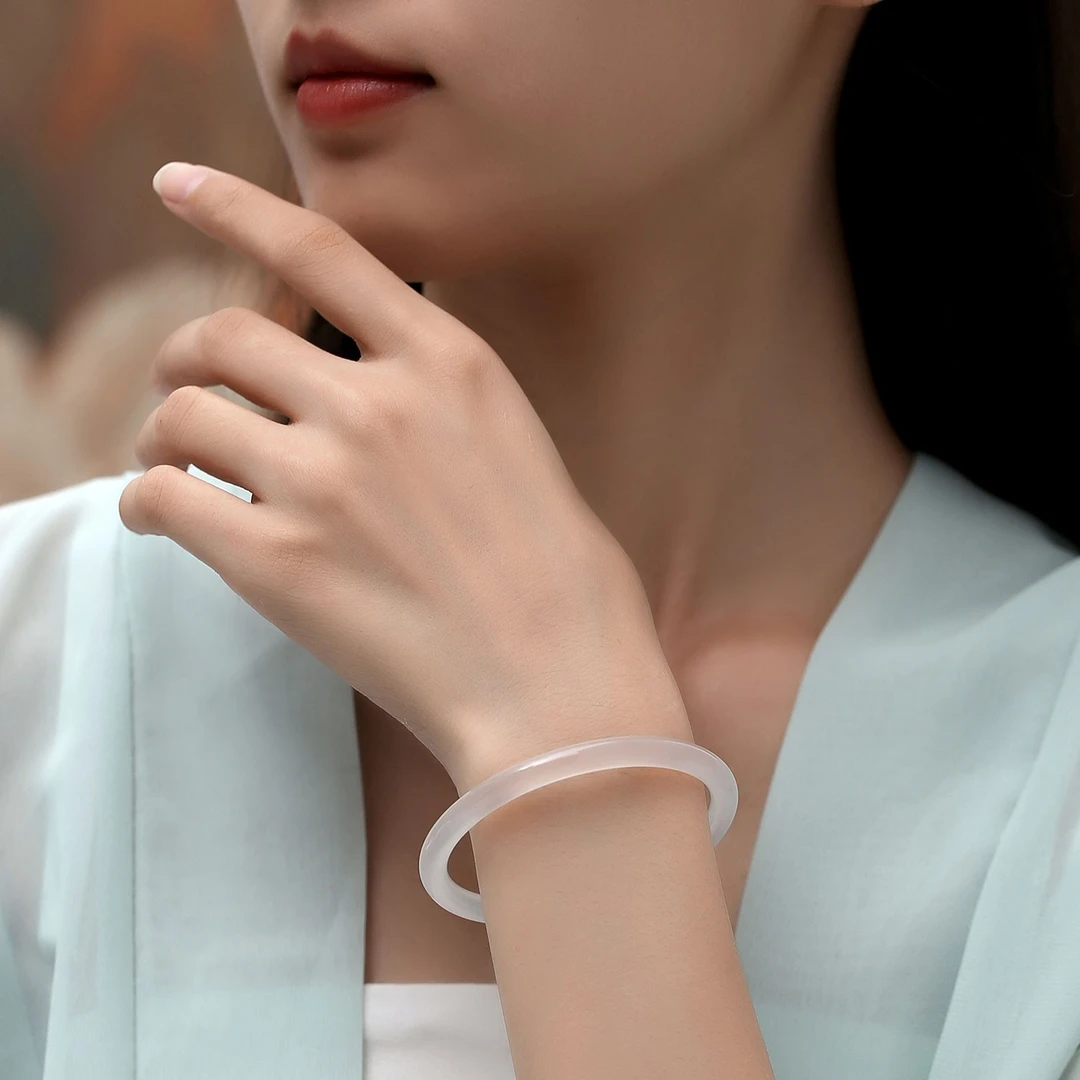 Gloire/古名天然冰玉髓白月光少女荔枝冻时尚简约美人条圆条镯子