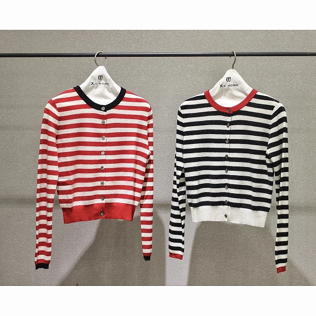 此時moment清仓精纺羊绒条纹圆领撞色薄开衫针织时尚短款黑白