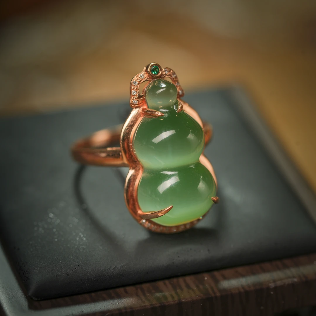 翠煜·传世级和田玉冰绿猫18K金碧玉戒指AJ0194约19*10*7.6mm