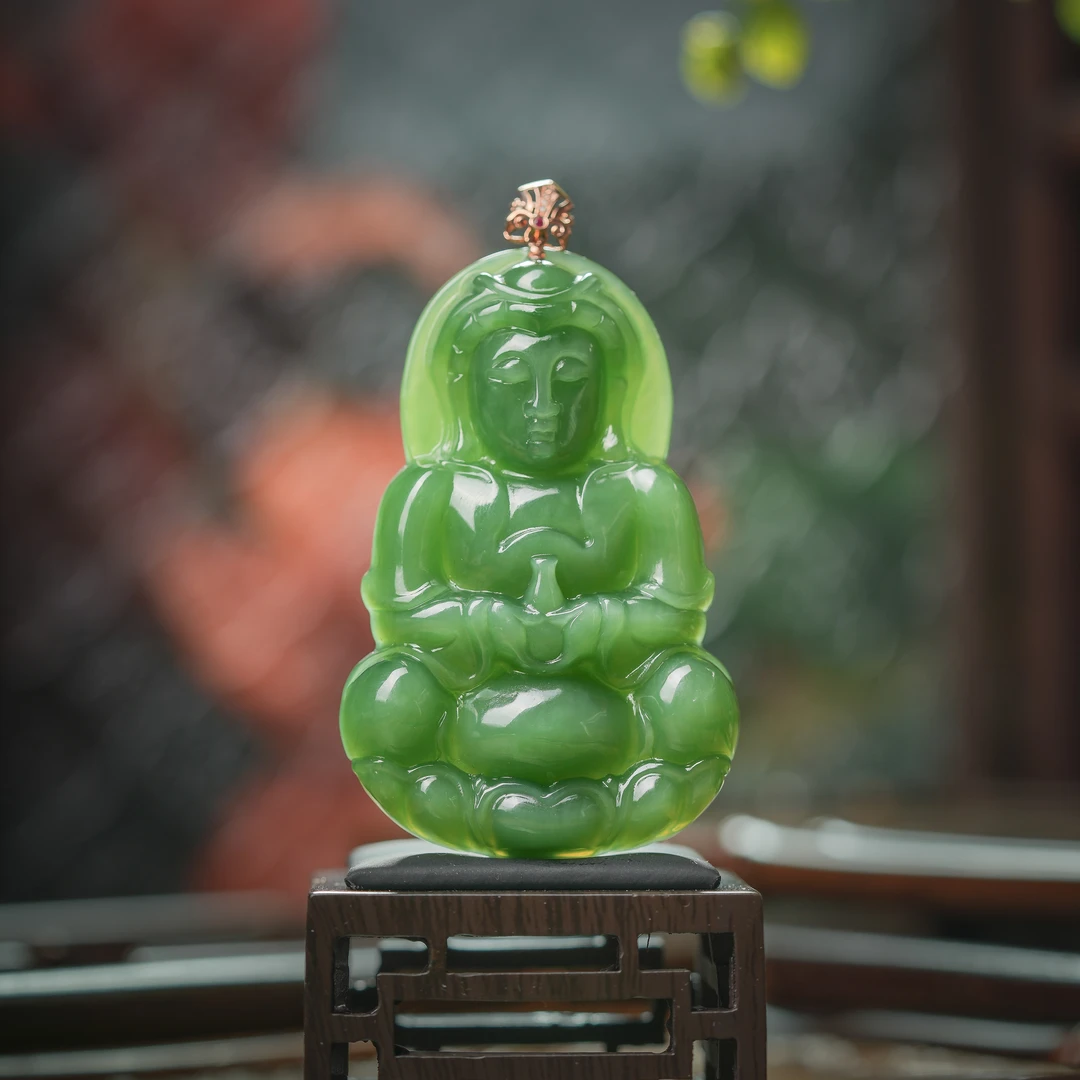 昕昔·传世级和田玉老俄碧厚桩18K金碧玉观音AD1147约75*49*12mm