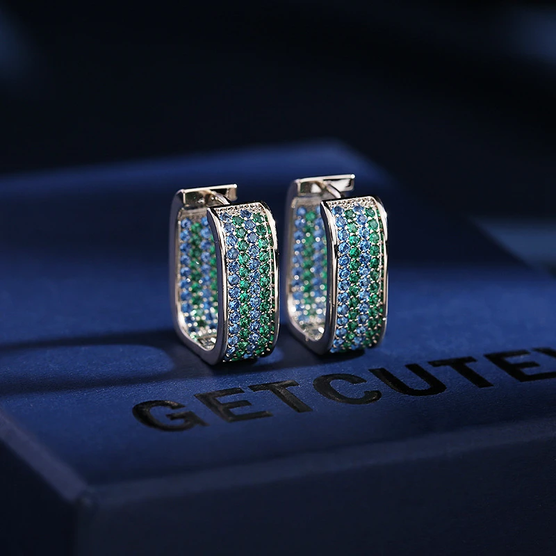 铜合金合成锆石耳饰 轻奢风高级感耳饰几何简约百搭微镶满锆立体