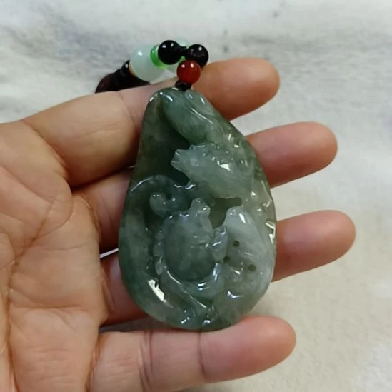 翡翠颈饰未镶嵌珠*