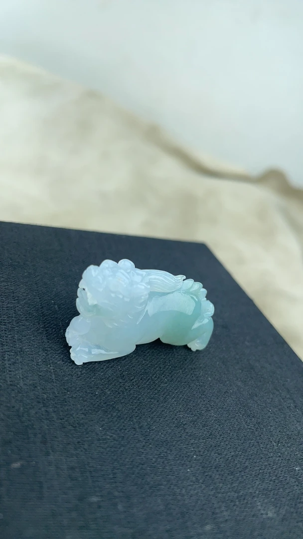 天然翡翠玉冰种精工雕刻立体貔貅吊坠适合女生佩戴长35高20厚10