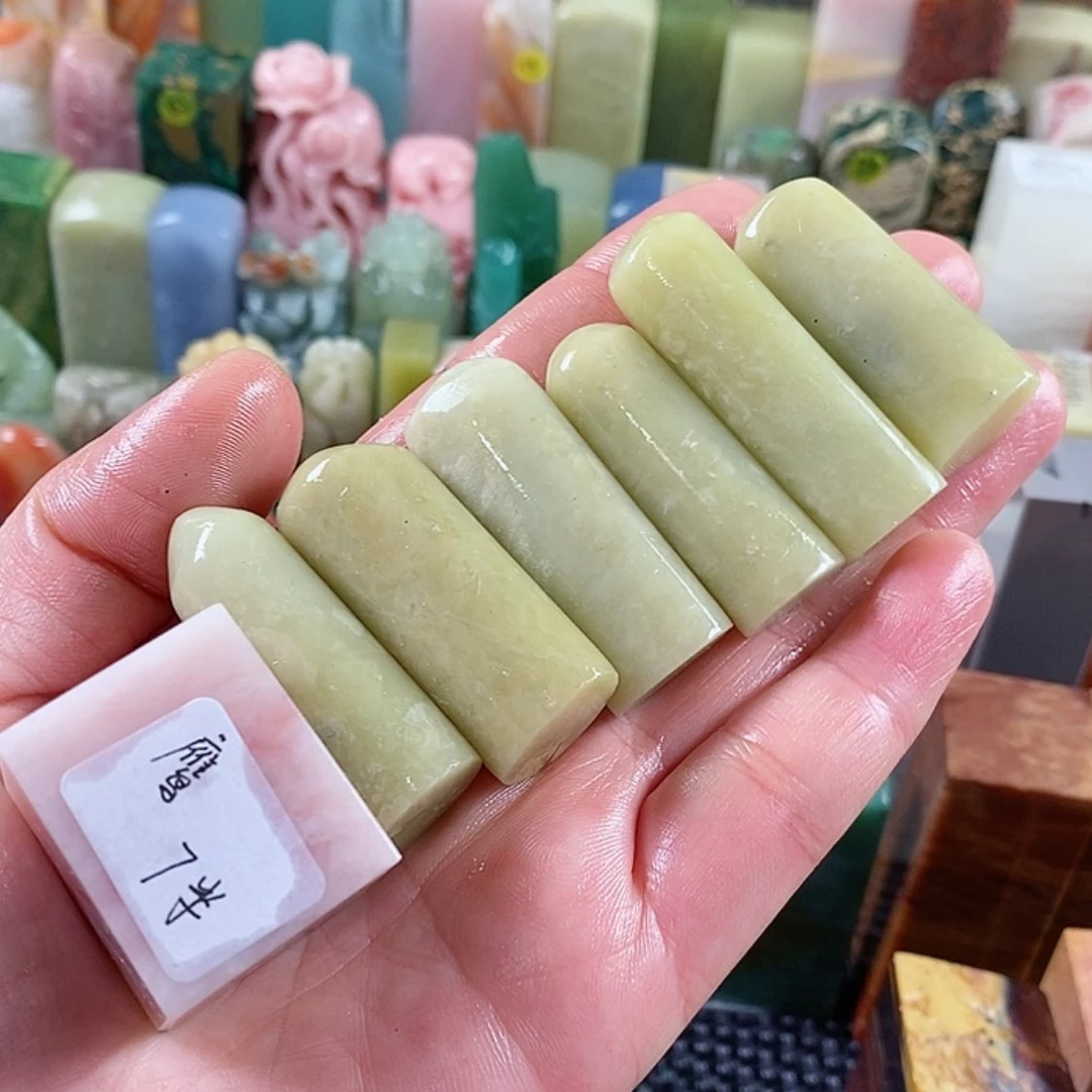 【闪购商品】青田石鹰**燕