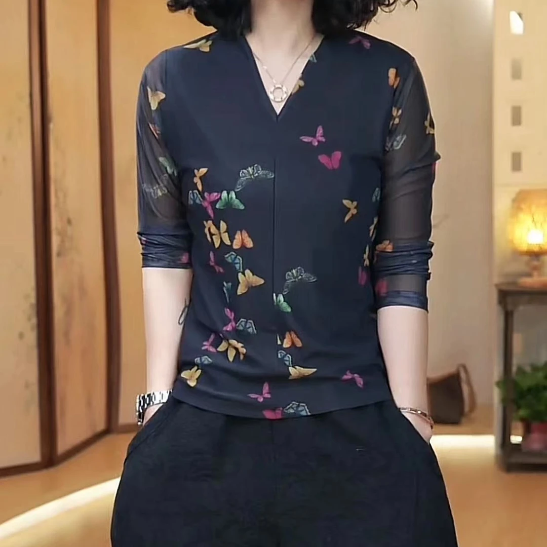 缤纷蝴蝶V领网纱小衫