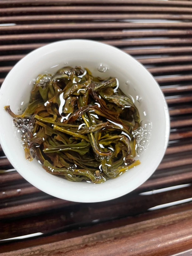 凤凰单丛中熟型高山春茶鸭屎香