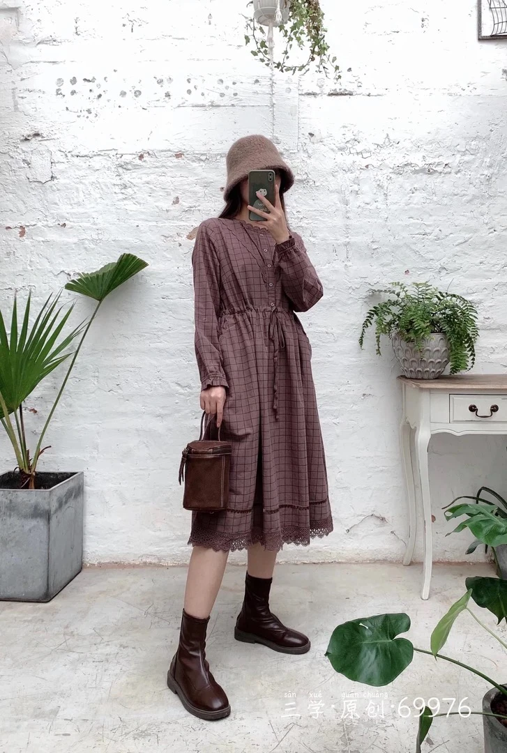 69976设计师原创，衣长105，重工刺绣高级灰紫色，收腰显瘦轻奢