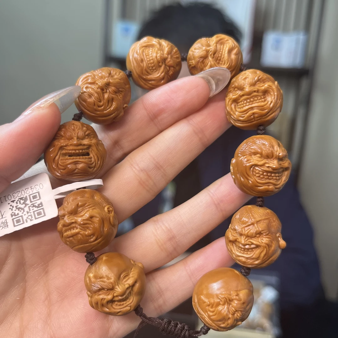 兄妹橄榄核雕精品——恶僧