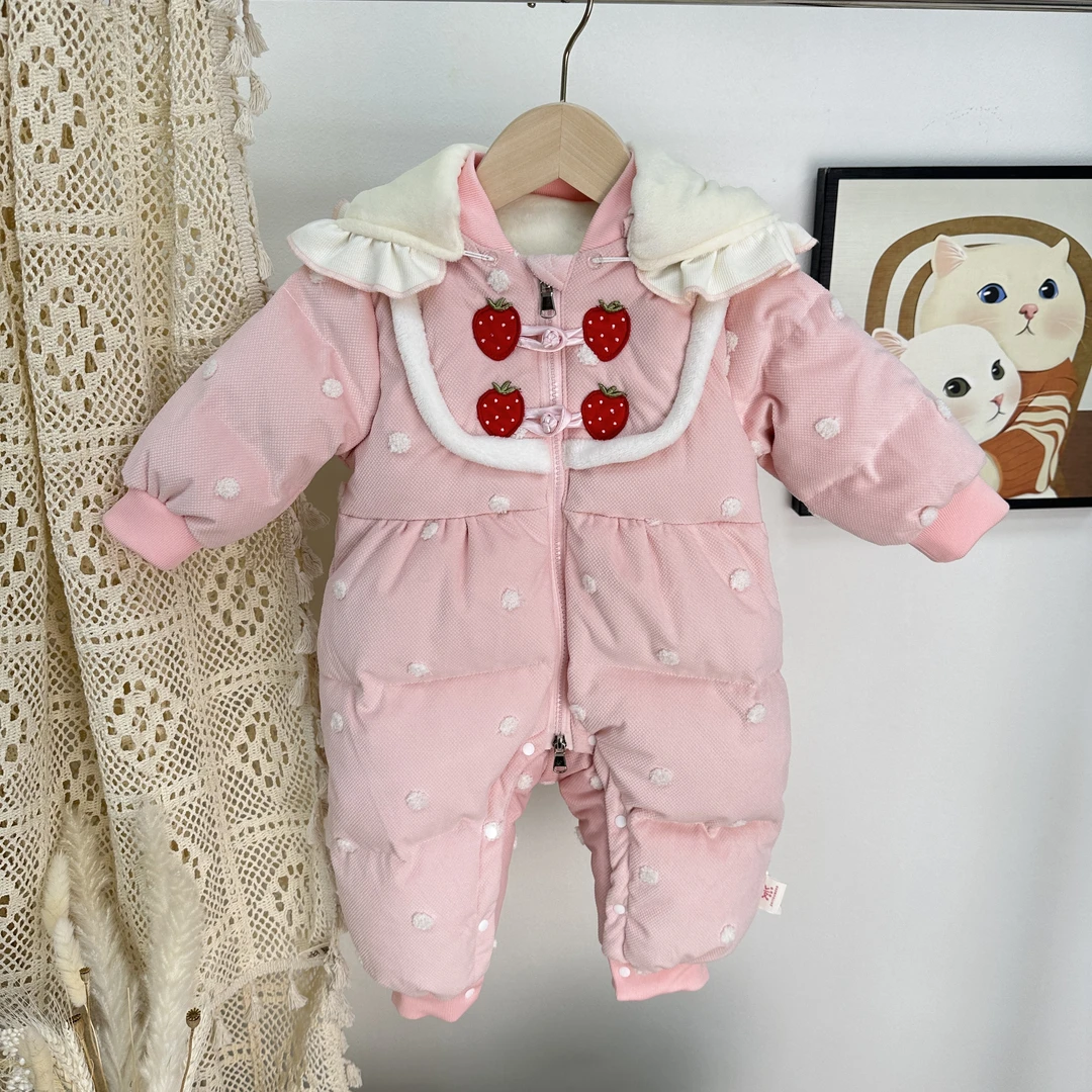 冬季新款女宝婴幼儿草莓刺绣可爱粉嫩加绒加厚连体哈衣羽绒服6591