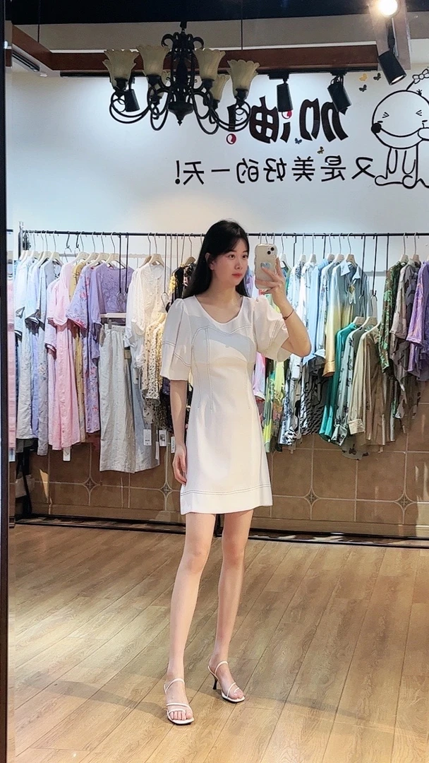 气质显瘦连衣裙