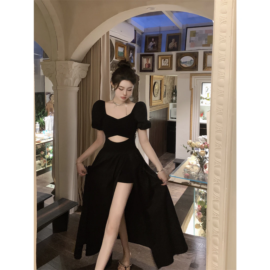 小黑裙女夏季法式小众设计长款裙子黑色方领短袖开叉连衣裙赫本风