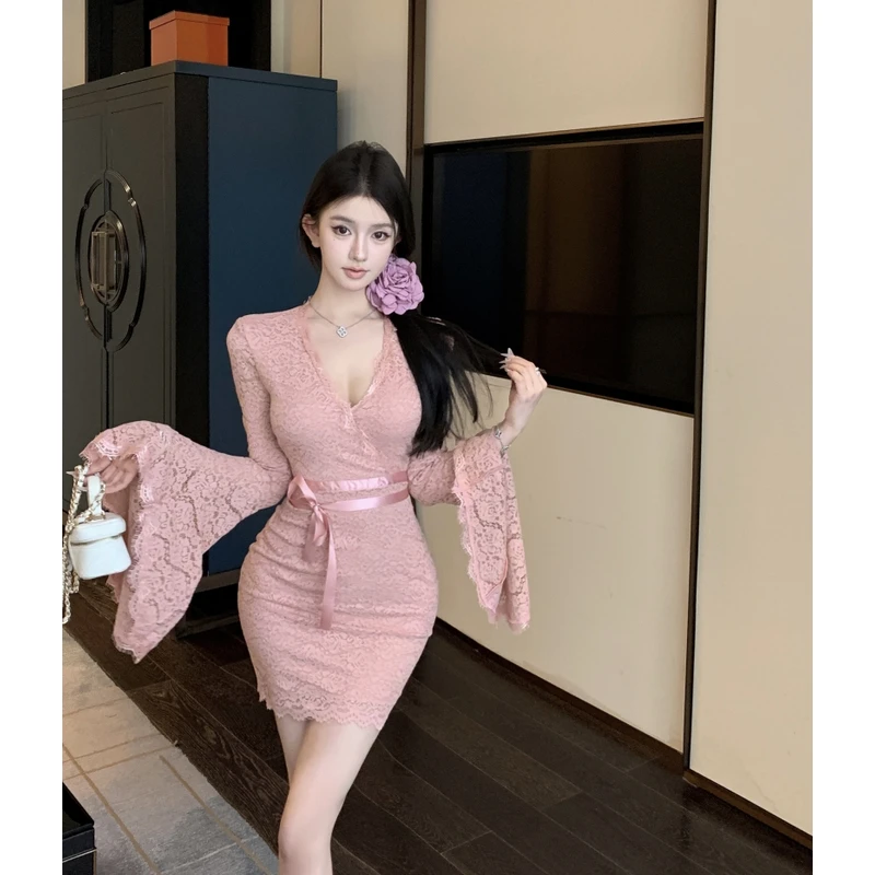 纯欲性感显瘦蕾丝喇叭袖秋季新款收腰包臀设计气质短款连衣裙女