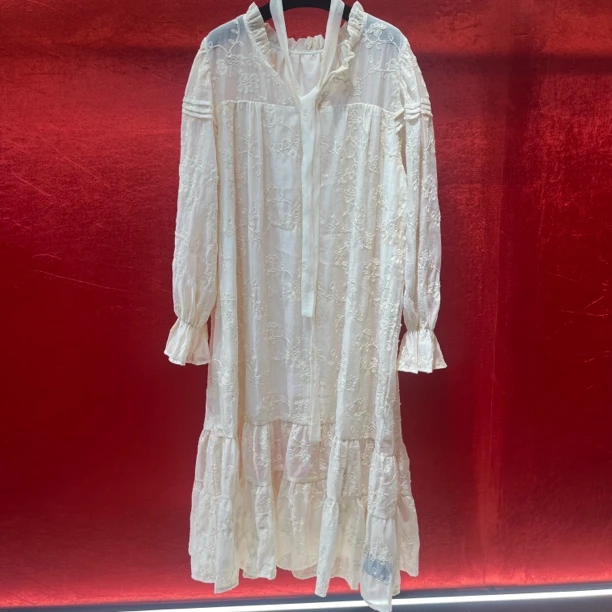 127深圳南油小众大码浮雕刺绣连衣裙