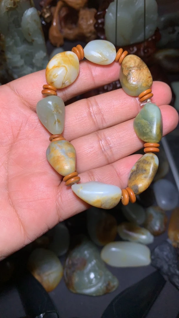 和田玉原石手串。