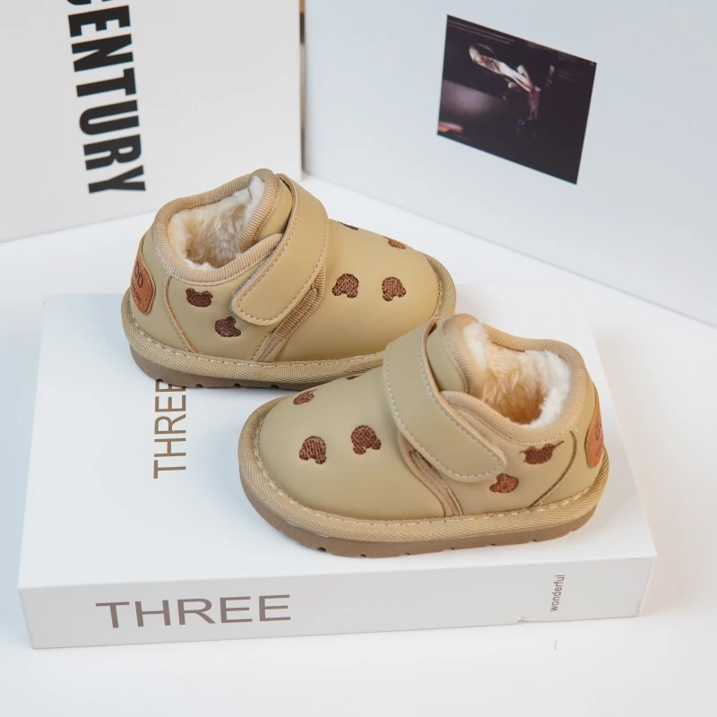 宝宝鞋0-3岁冬季新款加绒保暖学步雪地靴加厚软底皮面学步鞋