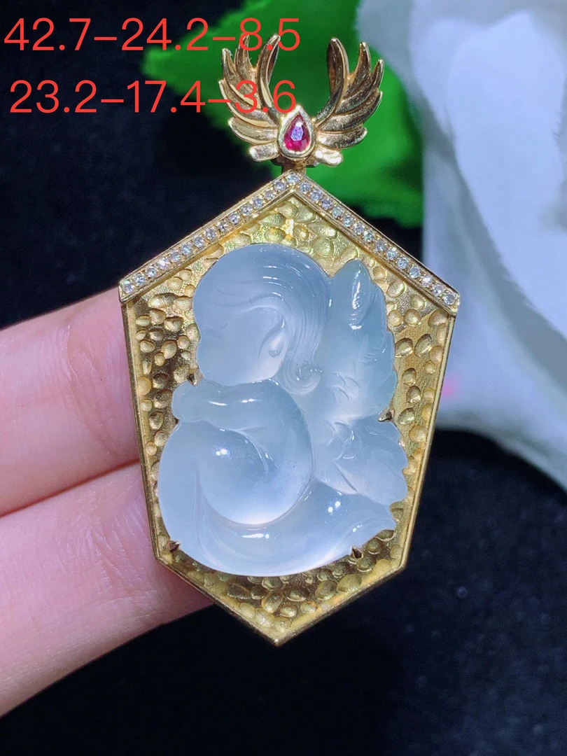 天然缅甸A货翡翠冰种天使吊坠，气质镶嵌