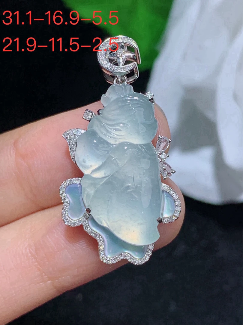 天然缅甸A货翡翠冰种天使吊坠，气质镶嵌