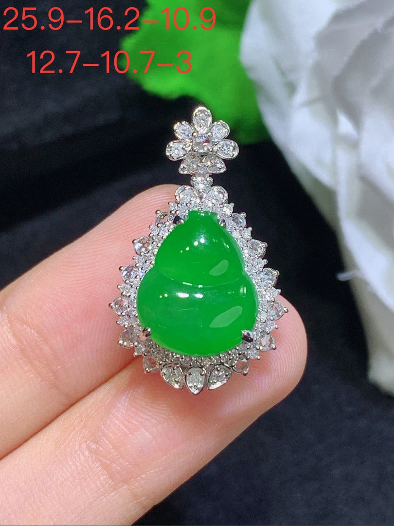 天然缅甸A货翡翠18k南非真钻满绿葫芦吊坠，气质镶嵌