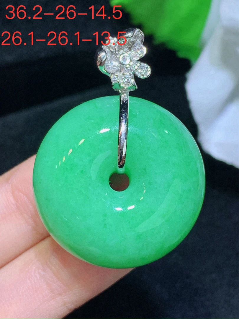 天然缅甸A货翡翠平安扣吊坠，气质镶嵌