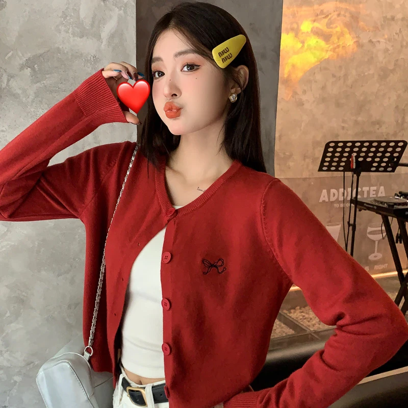 红色刺绣开衫女外搭2024秋冬新款宽松慵懒风毛衣外套长袖针织上衣