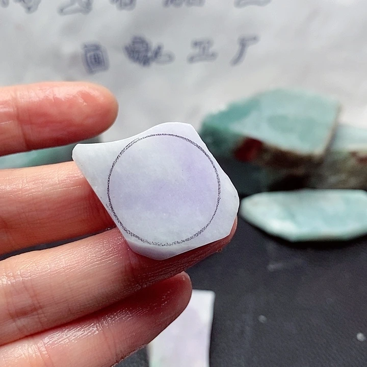 翡翠颈饰未镶嵌柏****）缅甸翡翠A货边角