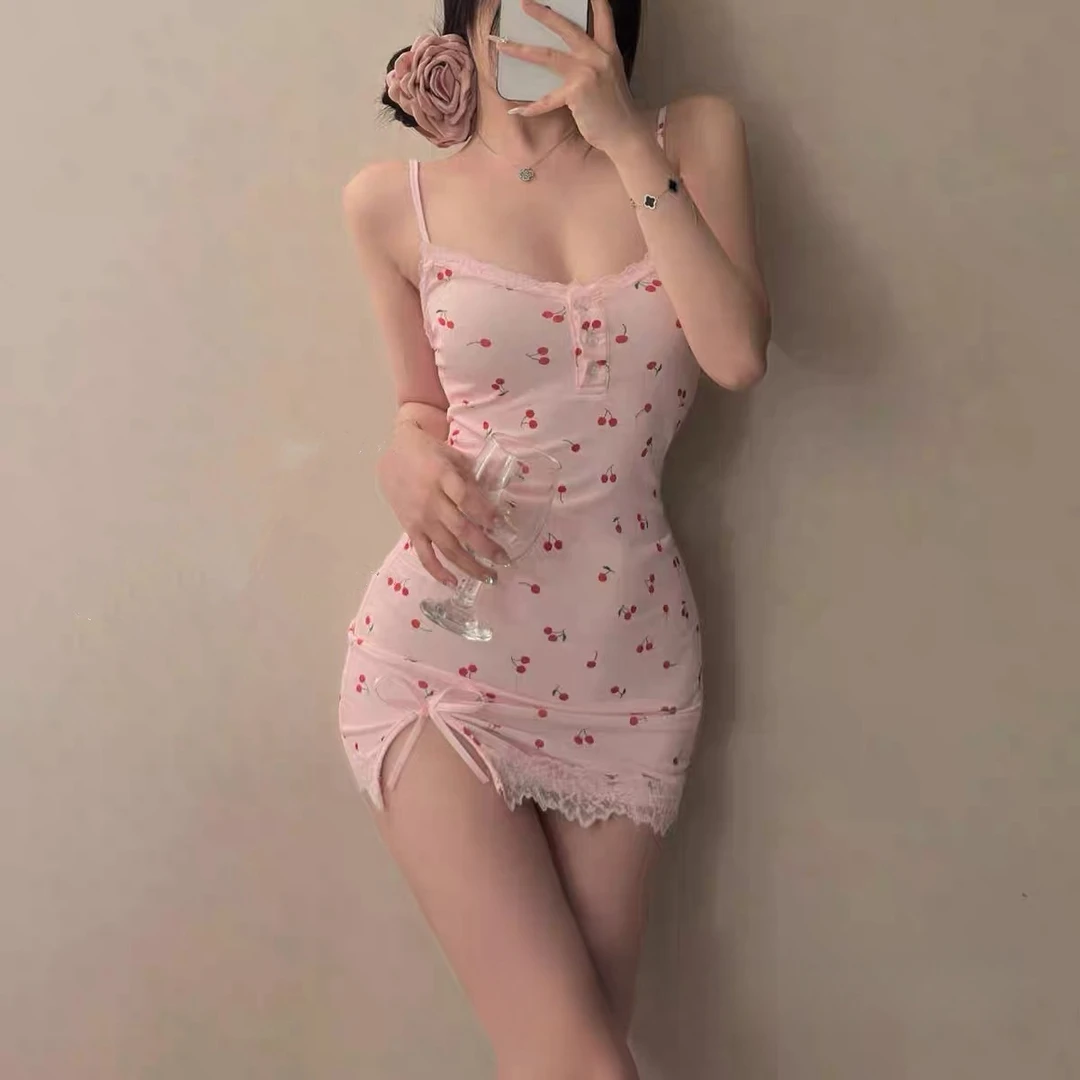 纯欲印花吊带裙含胸垫甜美紧身包臀修身裙子碎花显瘦辣妹性感