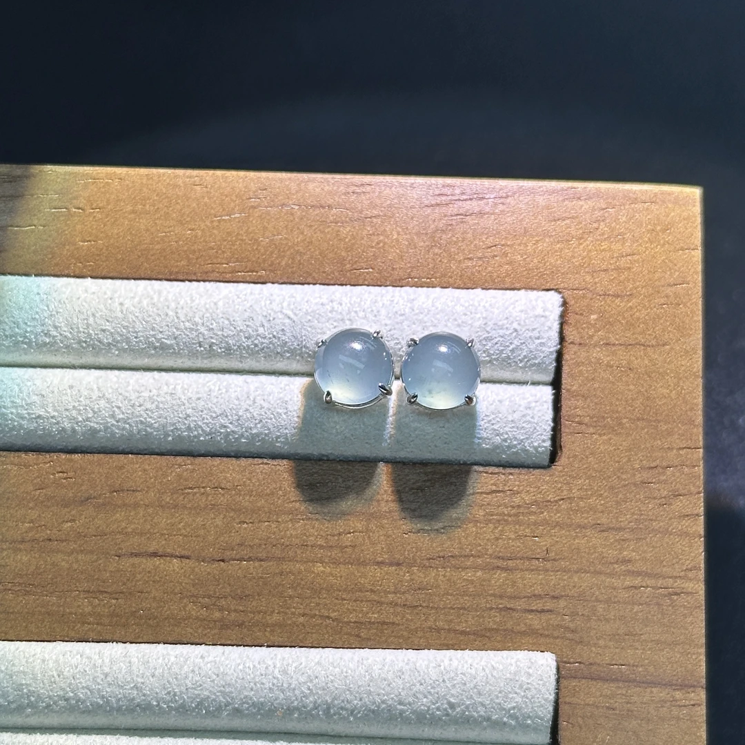 S925银镶冰蓝蛋面耳钉天然翡翠A货
