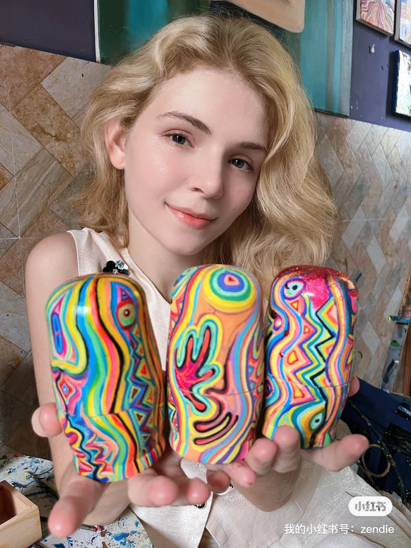 俄罗斯画家莎莎黑洞艺术套娃定制礼物