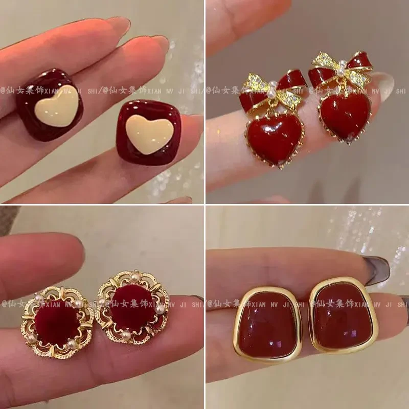 合金耳饰 酒红色复古爱心耳环少女新款气质潮流轻奢时尚秋冬耳钉