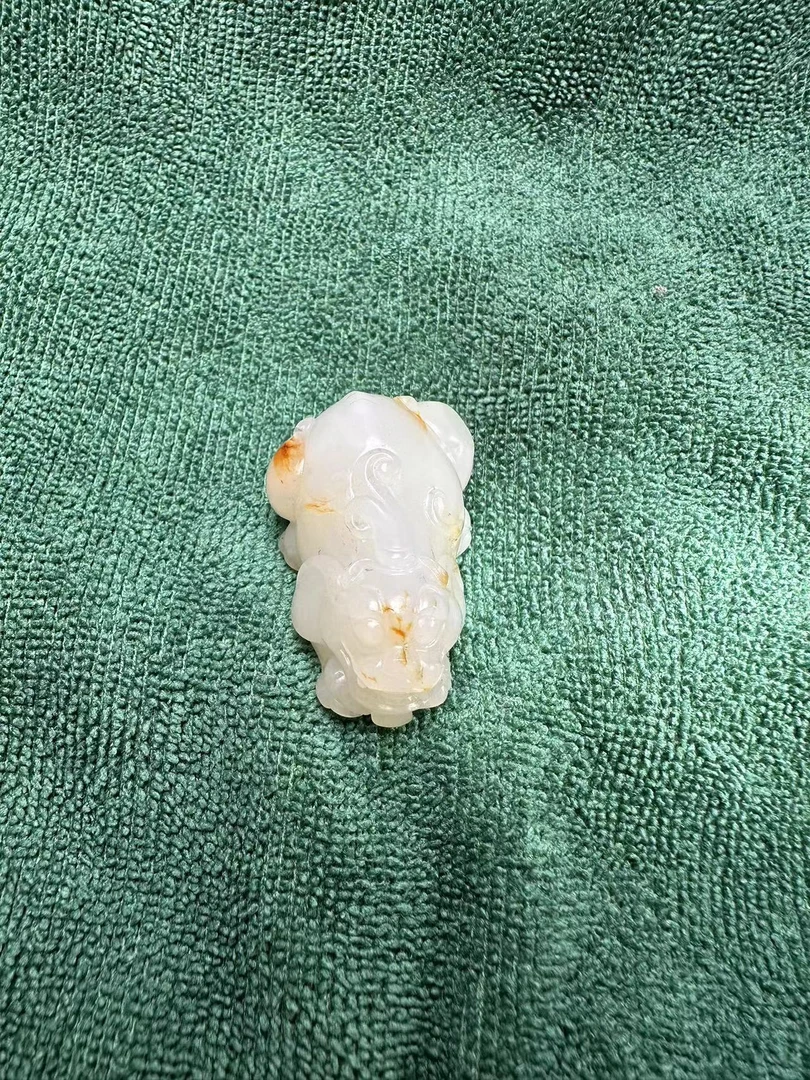 精美手工雕刻和田玉精品招财貔貅