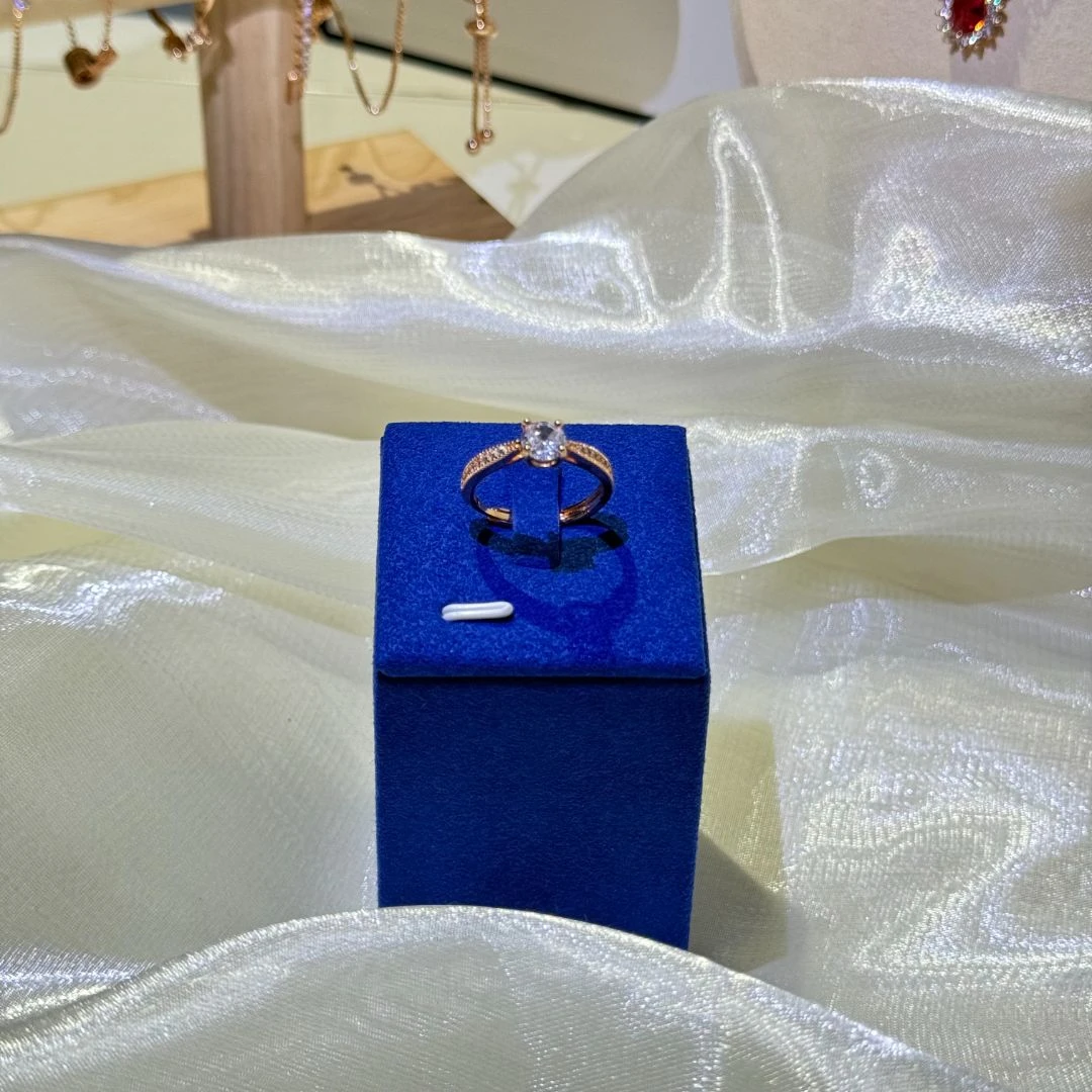 铜合金合成锆石戒指 月光女神钻戒167金色轻奢气质1克拉经典