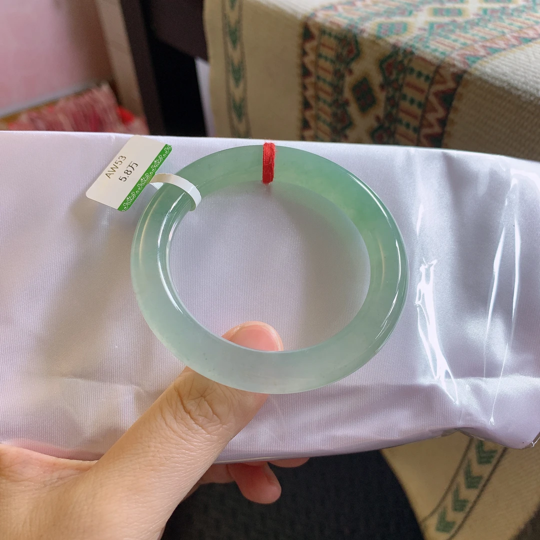 53圈天然缅甸A货翡翠老坑冰种起荧光半山水晴水绿美人条手镯