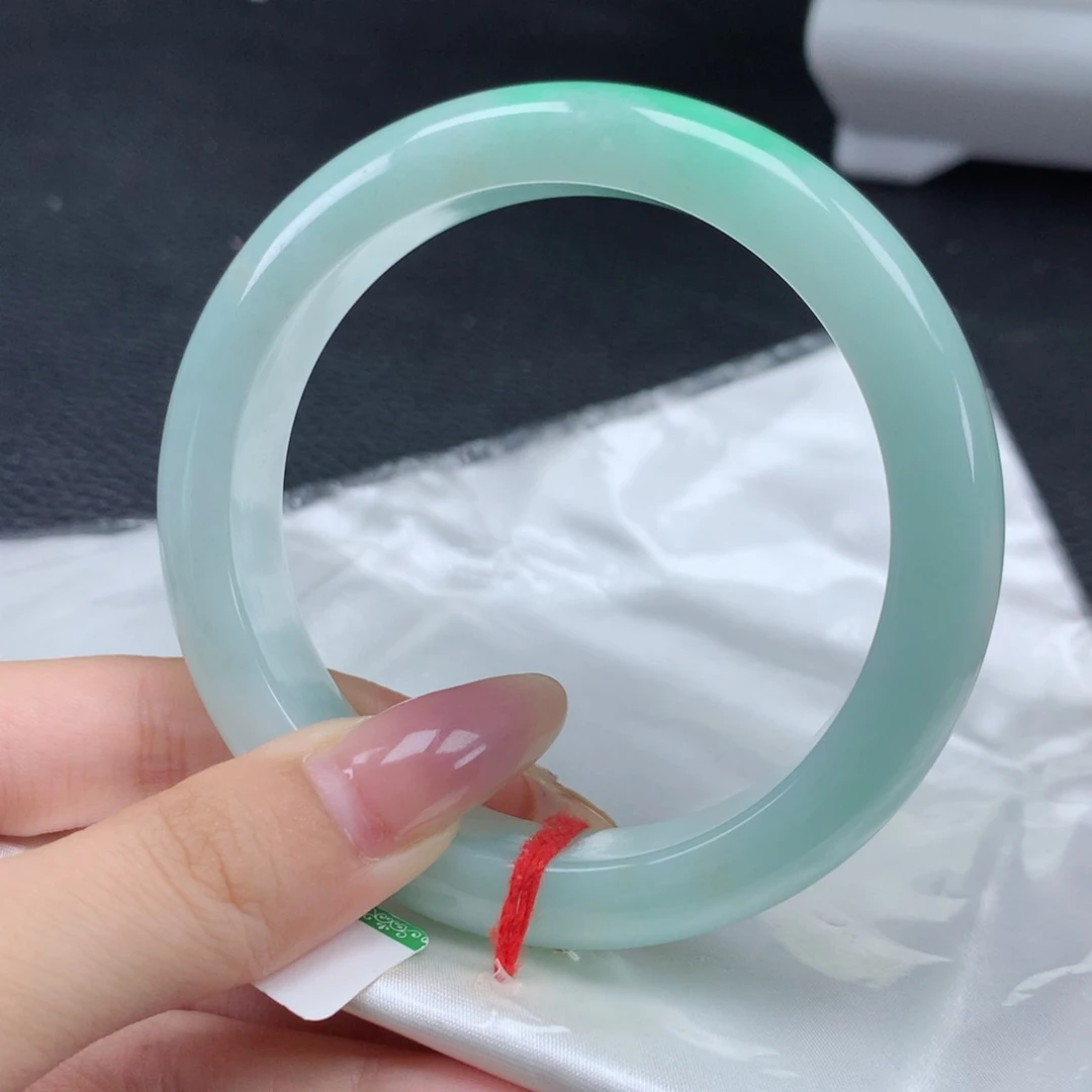 翡翠手镯未镶嵌59圈