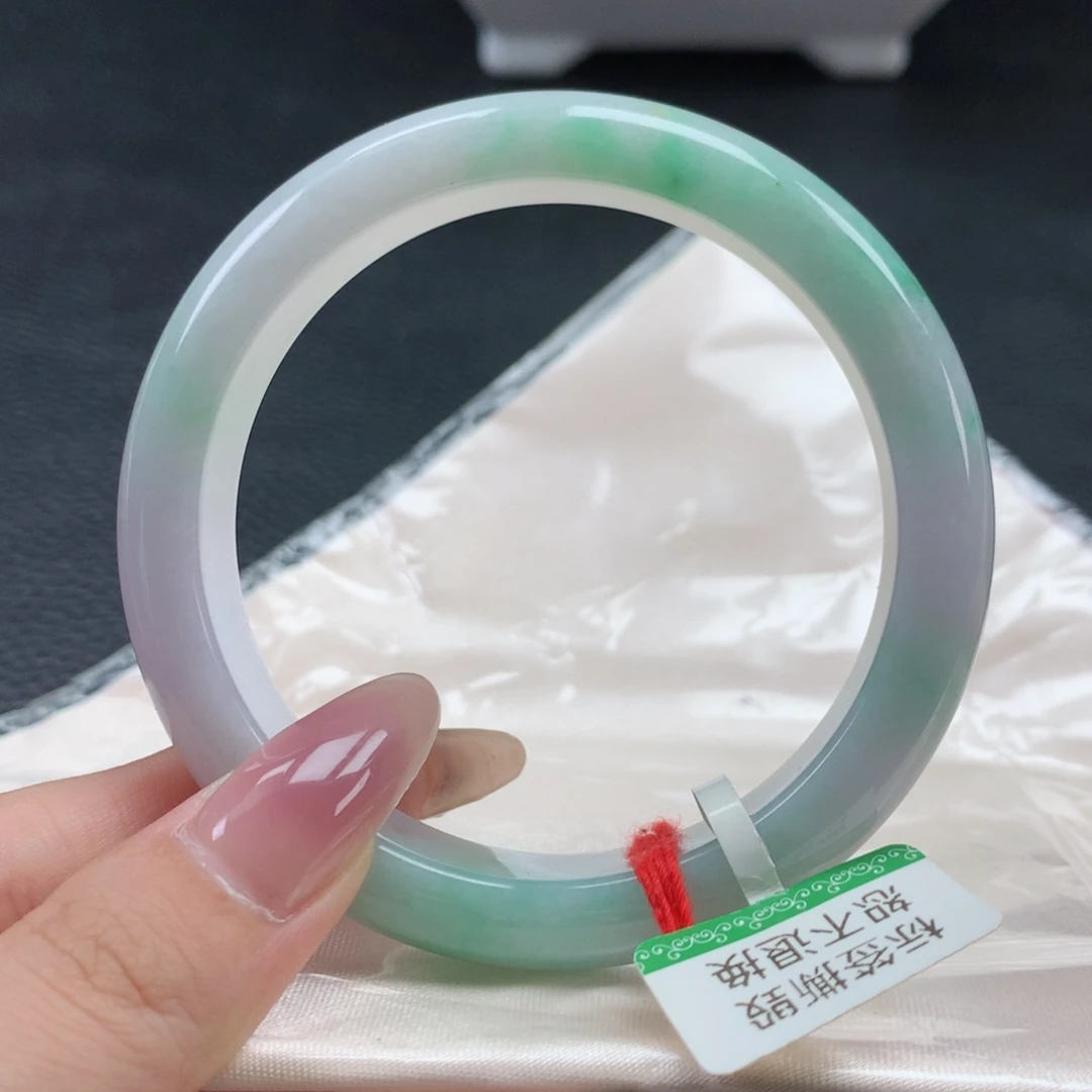 翡翠手镯未镶嵌56圈