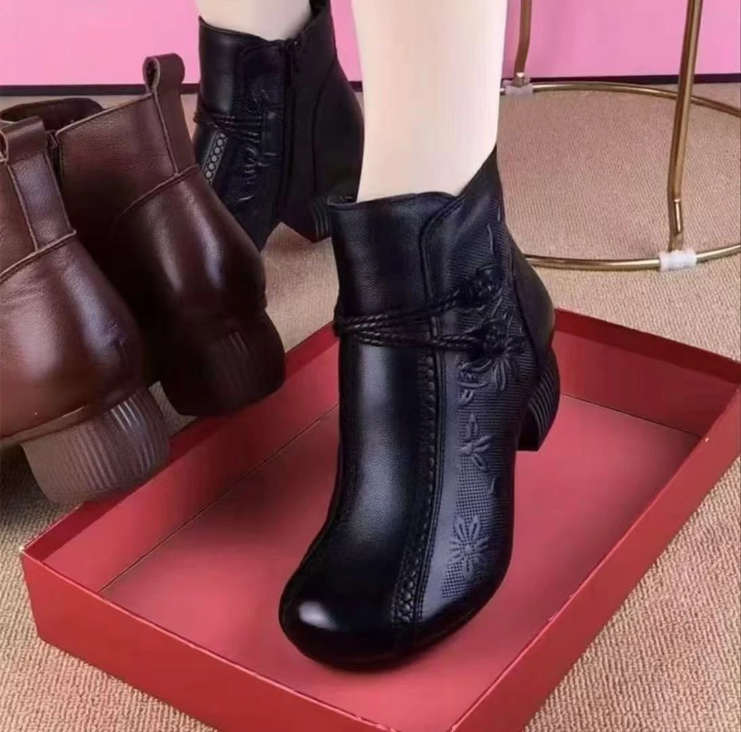 民族风短靴女2024秋冬新款加绒保暖棉靴绣花圆头粗跟马丁靴时装靴