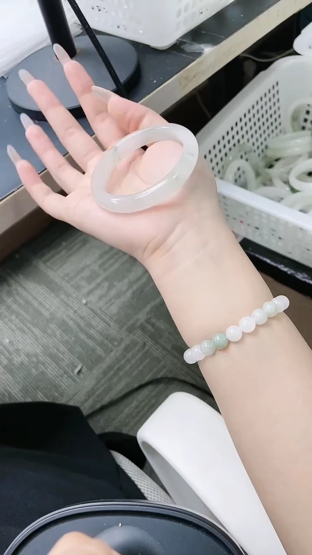 【闪购商品】石英质玉手镯未镶嵌114