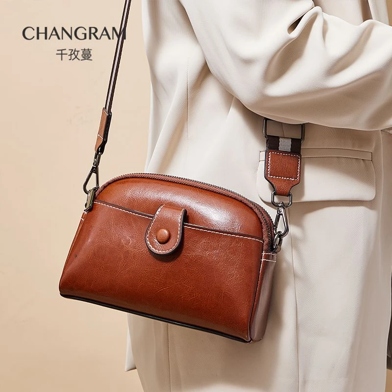 千孜蔓包包女斜挎包2025新款潮流真皮小方包斜挎包单肩百搭小包