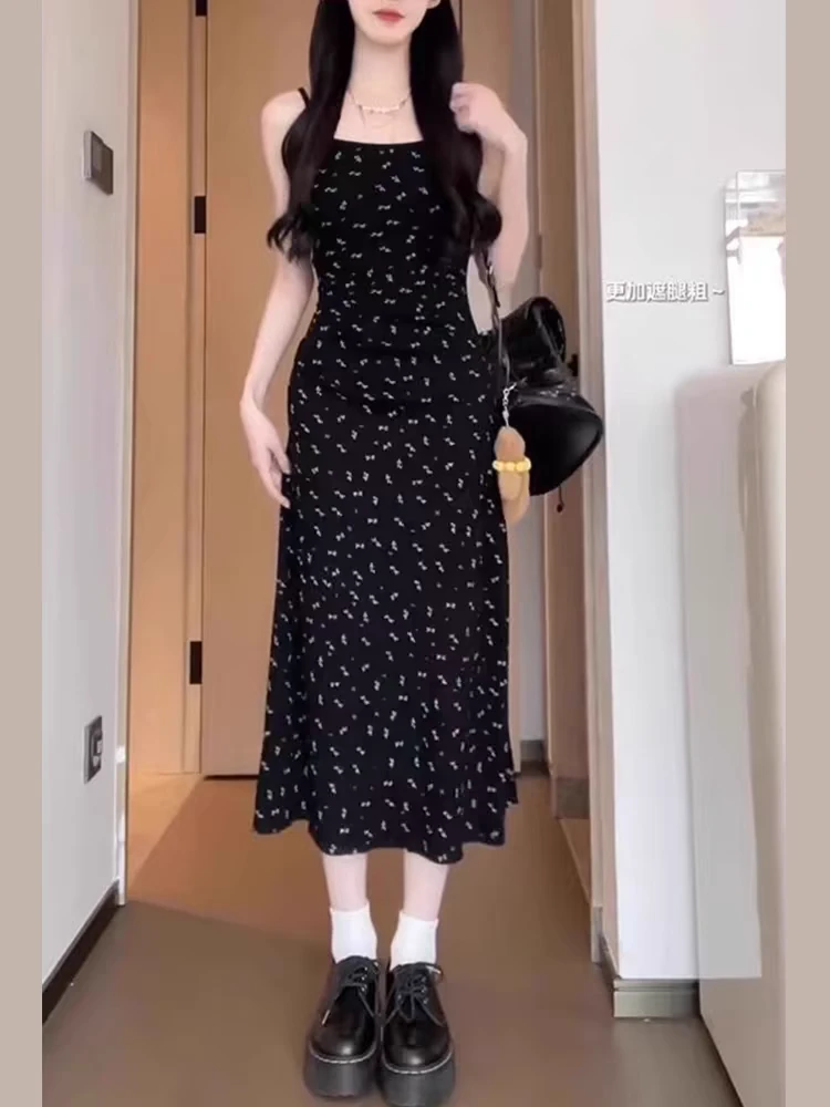 吊带裙连衣裙女春夏季内搭小黑裙文艺外穿黑色碎花修身收腰短裙子