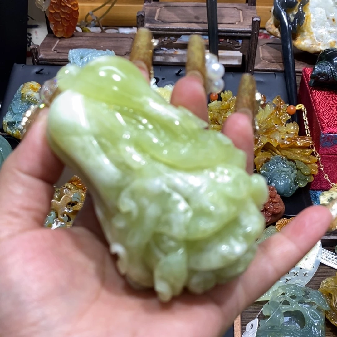 蛇纹石玉颈饰未镶嵌