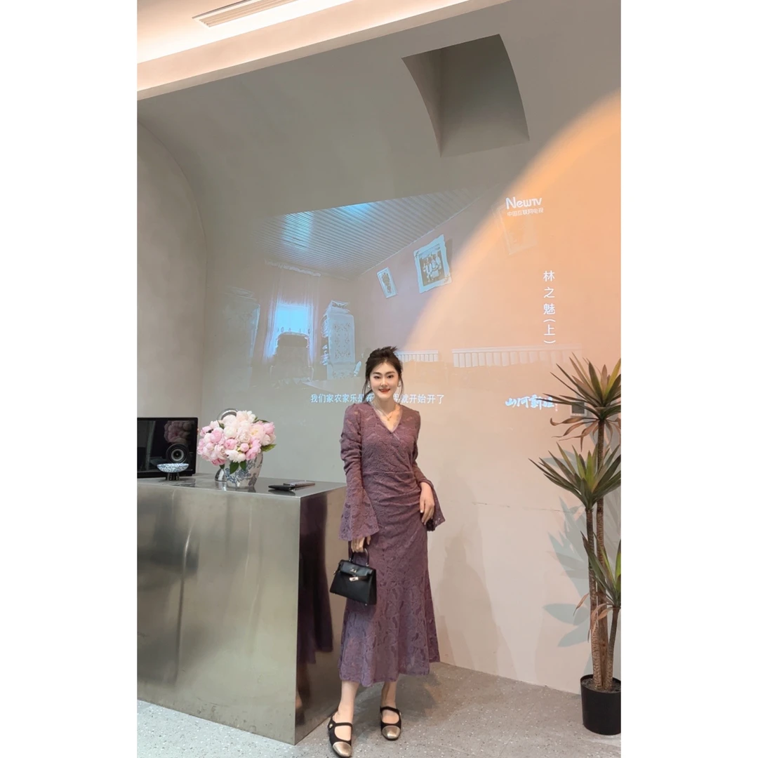 6907【紫气东来】名媛气质蕾丝V领显瘦款洋气百搭高级连衣裙 诗诗