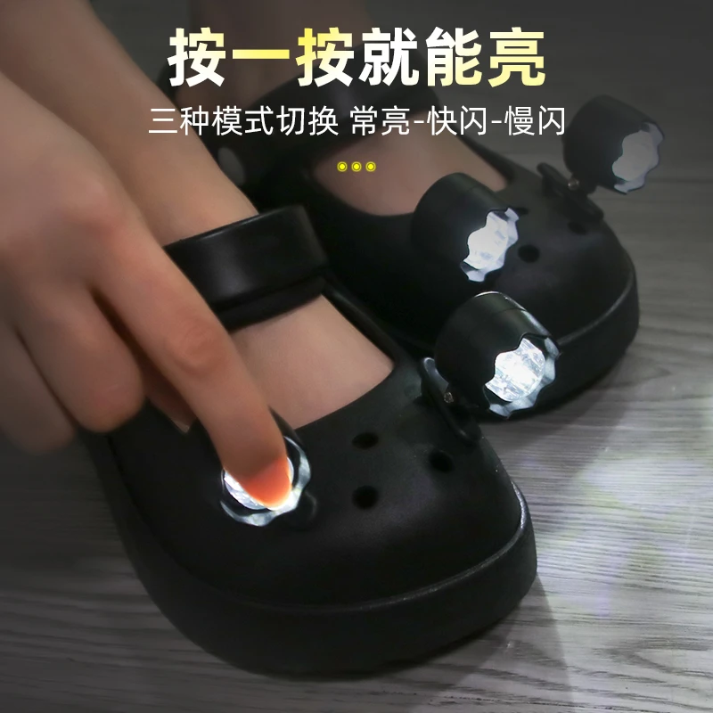 带灯洞洞鞋新款凉鞋户外运动发光拖鞋夏季踩屎感外穿防滑软底女款