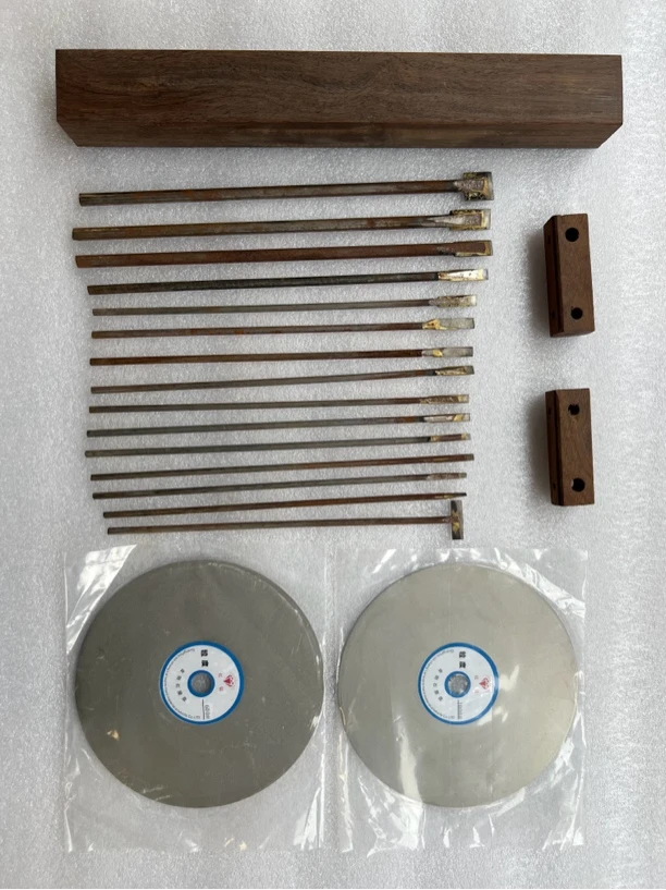 端砚雕刻工具雕刻刀有15支刻刀，共20件/套，自助下单即可。