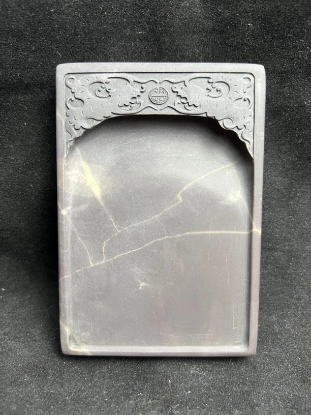 精品端砚《夔龙淌池砚》-老坑，尺寸：11.3x7.8x1.5cm