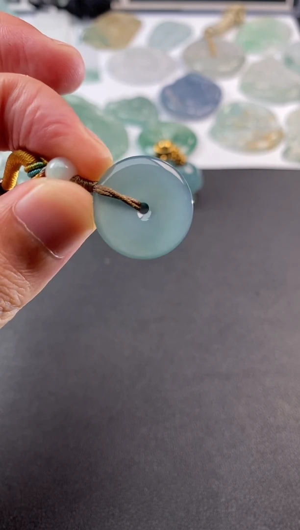 【闪购商品】翡翠颈饰未镶嵌平安扣