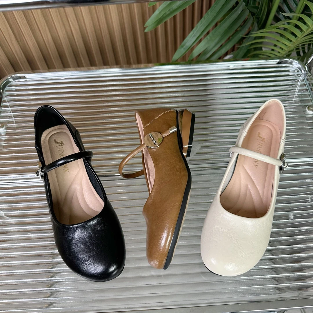 一字带单鞋女粗跟2025新款夏舒适浅口圆头软底小皮鞋配裙子妈妈鞋
